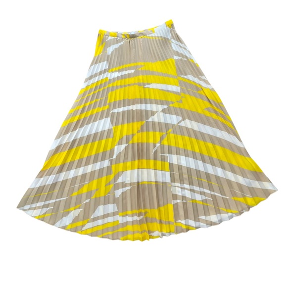 Maxmara Accordion-Pleated Crepe de Chine Skirt - Picture 2 of 15